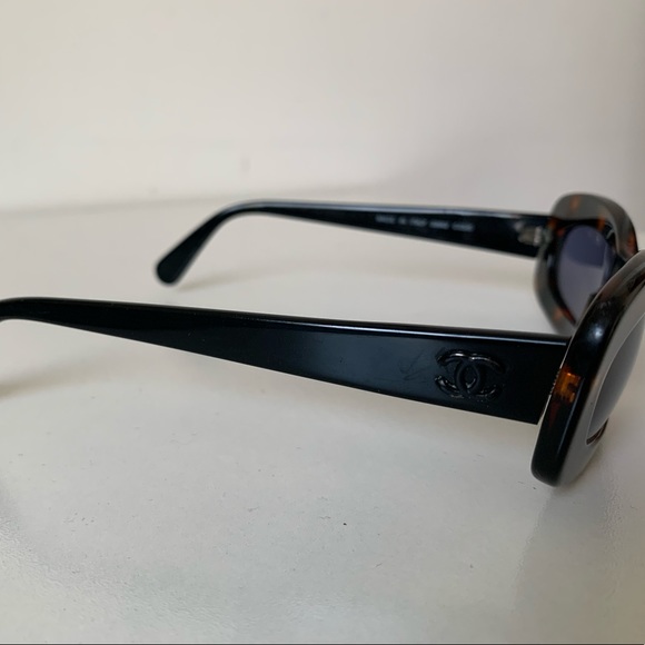 Chanel Vintage Narrow Tortoise Sunglasses - Picture 2 of 12